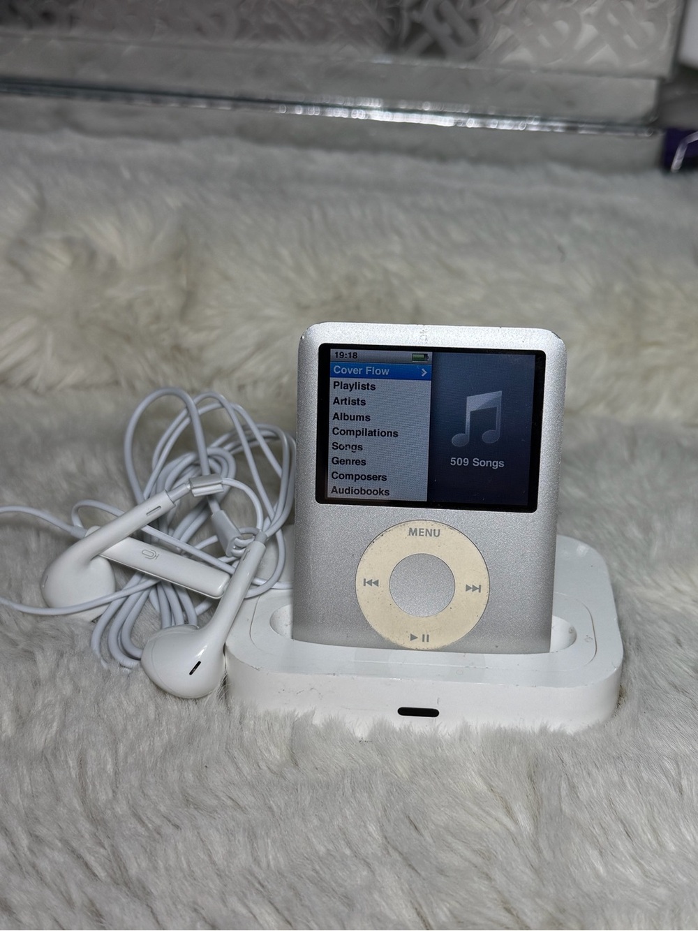 Apple Silver iPod Nano with White Dock and Earbuds